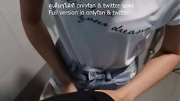 Thai girl cannot resist her horny in mall
